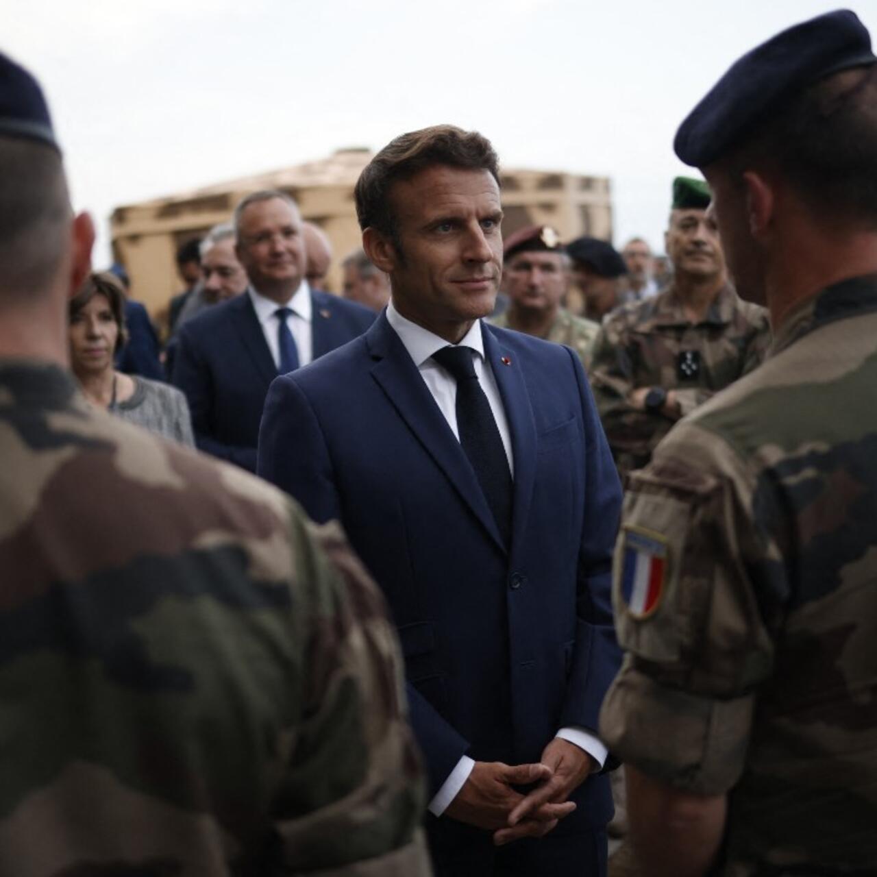 Emmanuel Macron Suspecté De Mains-Propres En Roumanie