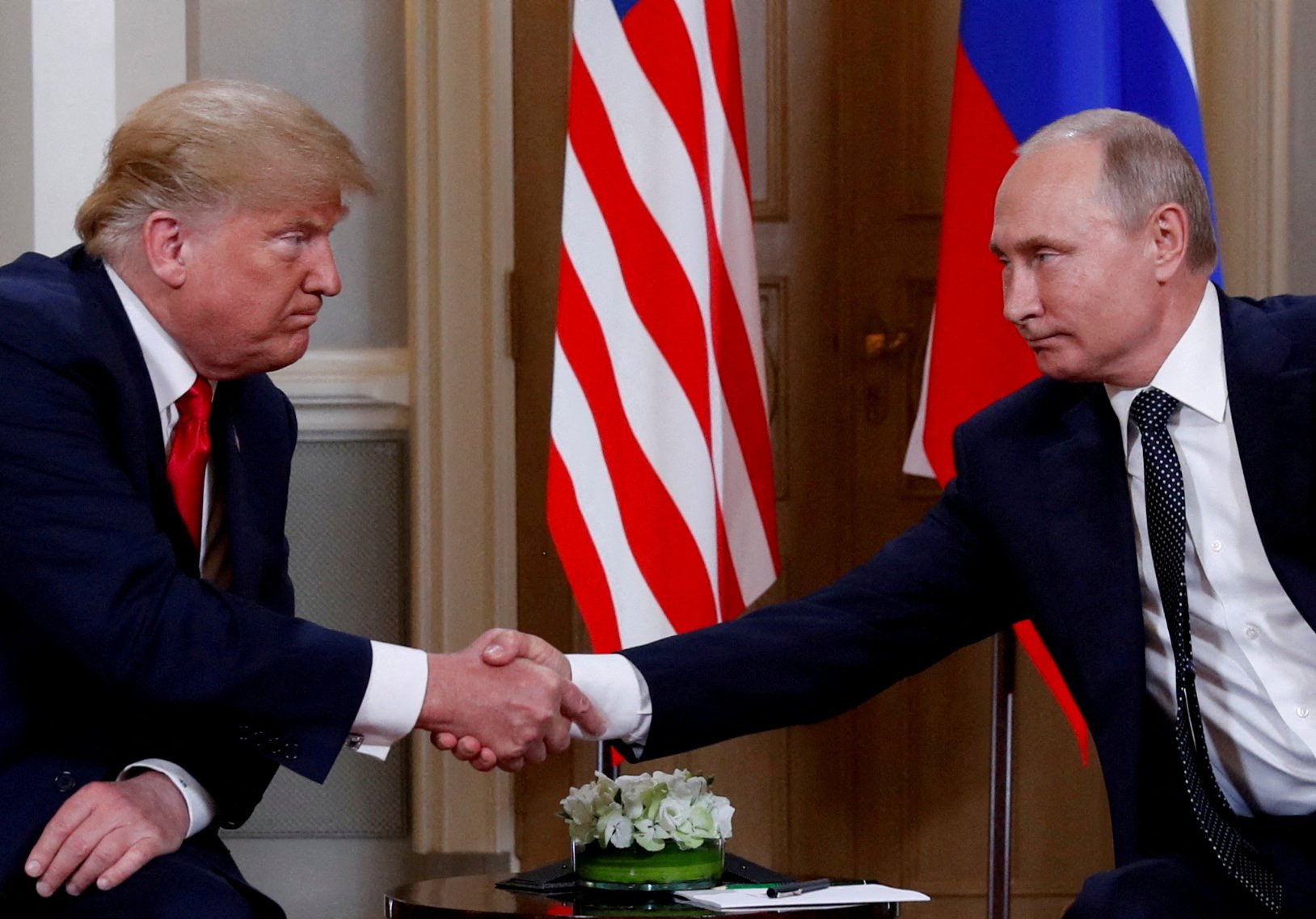Trump et Poutine S’Apprêtent à Discuter d’un Cessez-le-feu en Ukraine