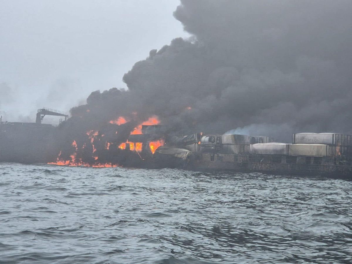 Collision majeure en mer du Nord : un pétrolier et un cargo s’écrasent lundi, provoquant des incendies et une fuite de carburant