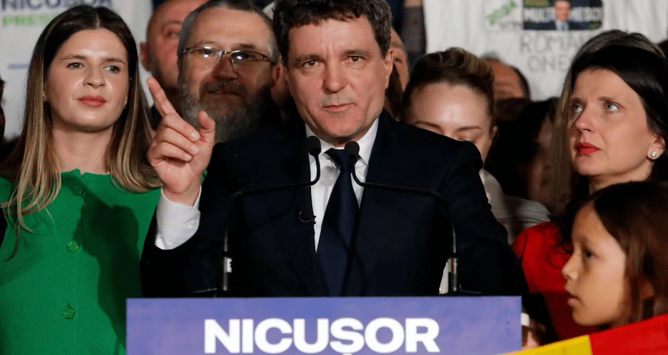 Nicusor Dan Élu Président de la Roumanie en Surprenante Victoire