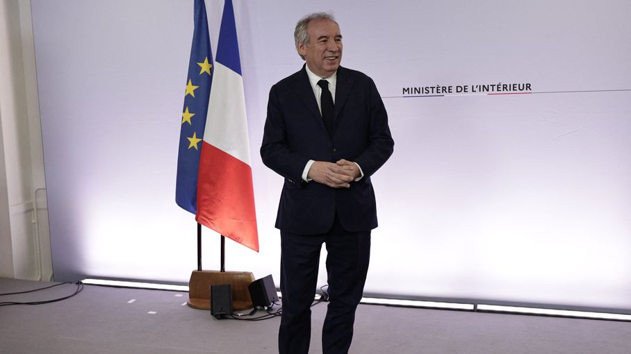 LE PREMIER MINISTRE FRANÇAIS DÉVOILE UNE GRAVE TROMPERIE SUR SON PARCOURS ACADÉMIQUE