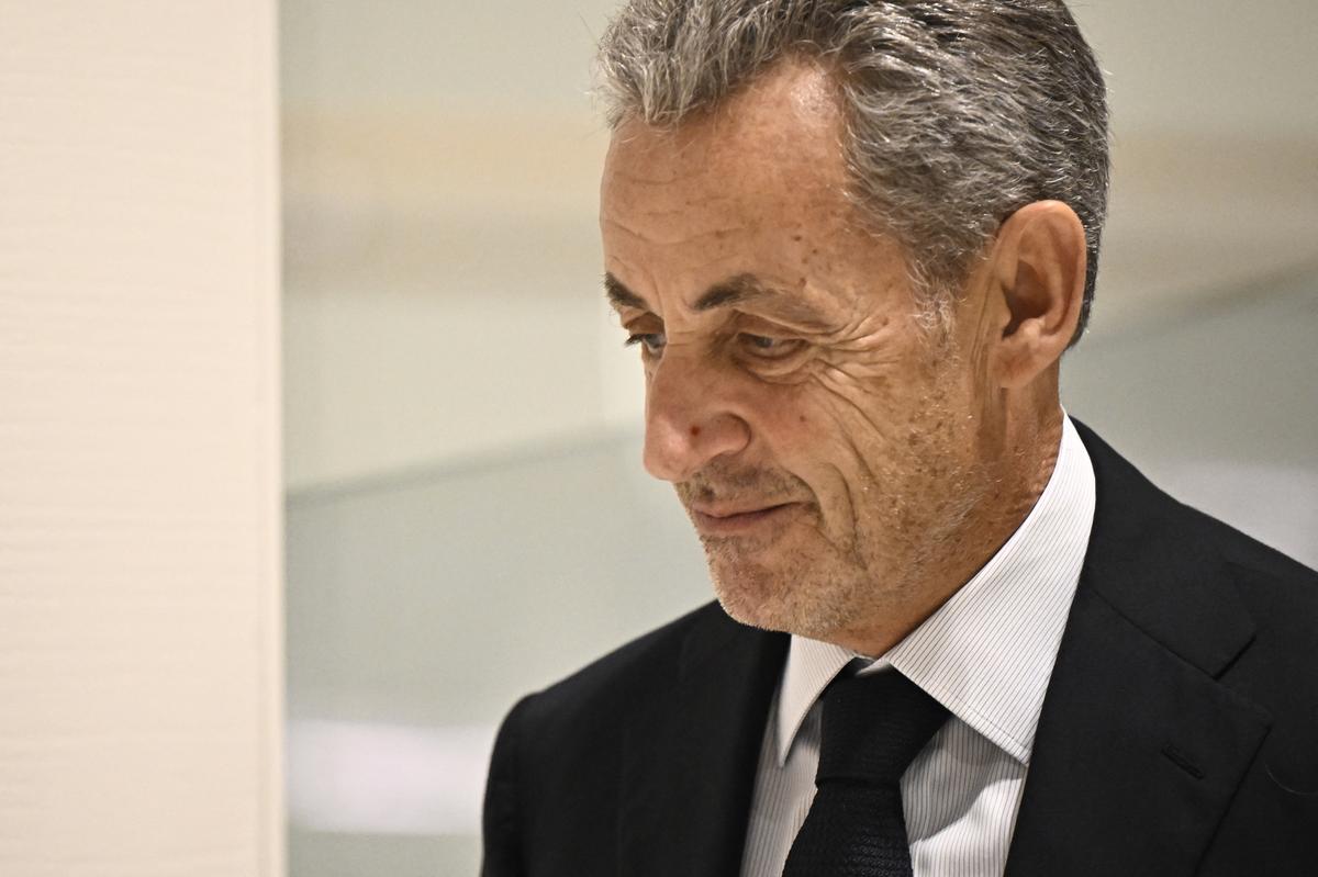 Nicolas Sarkozy condamné à cinq ans de prison pour des financements illégaux libyens : une victoire historique pour la justice française