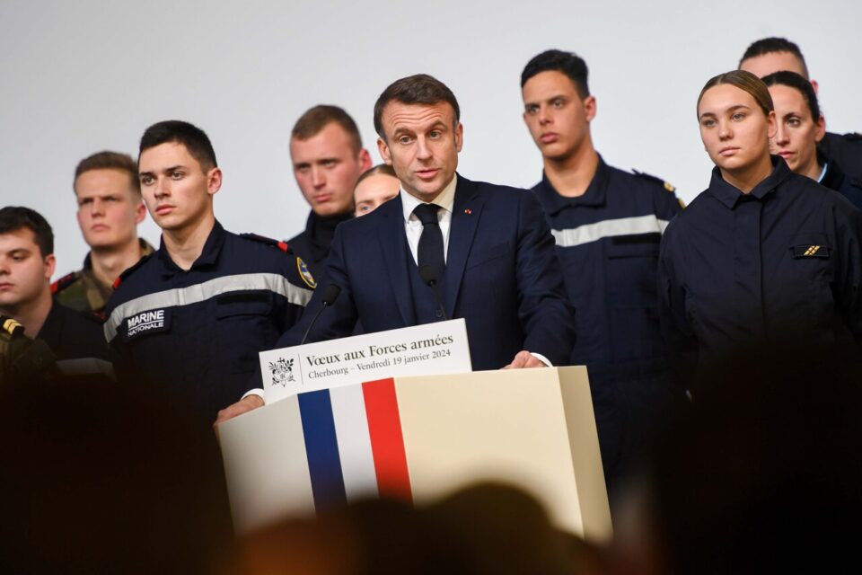 Macron s’engage dans une course à la guerre, mettant en danger les élections