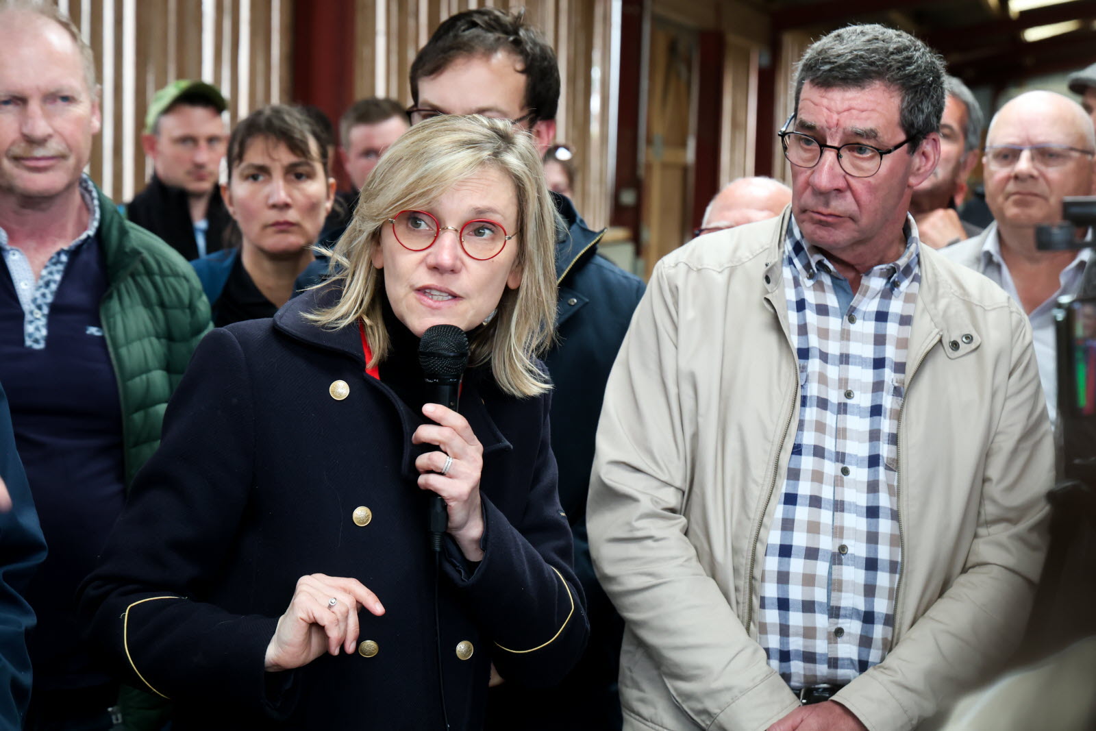 Des éleveurs français en révolte : la ministre accusée d’indifférence face à la crise agricole